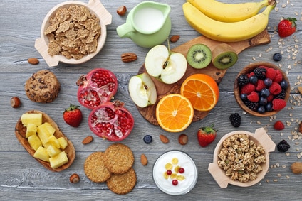 Plateau d'aliments santés.